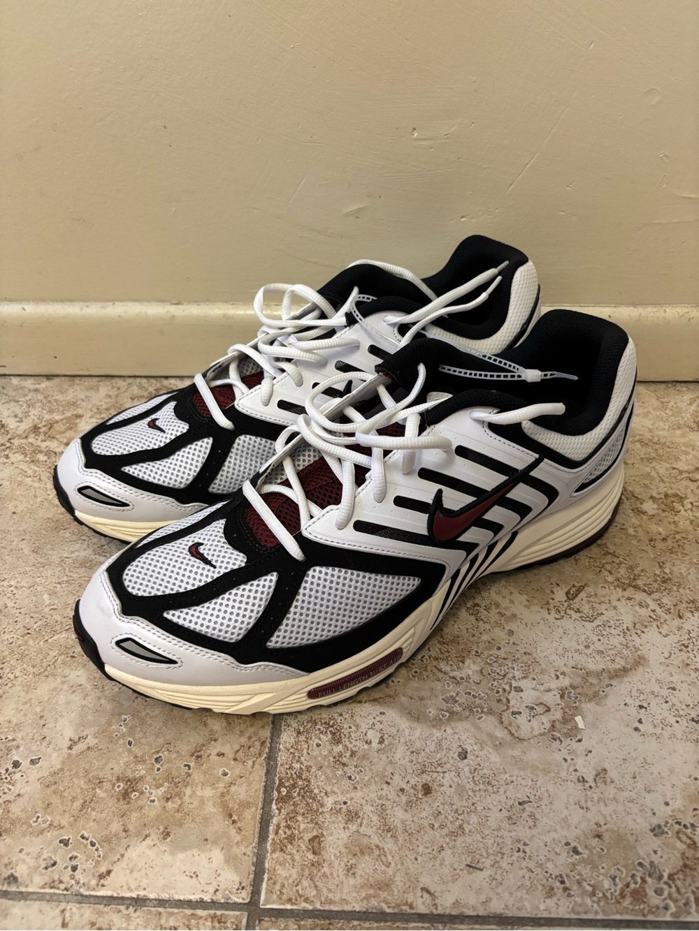 Nike Air Pegasus 2005 Shoes /White Black Red Running HQ5485-101 size 15 Men's